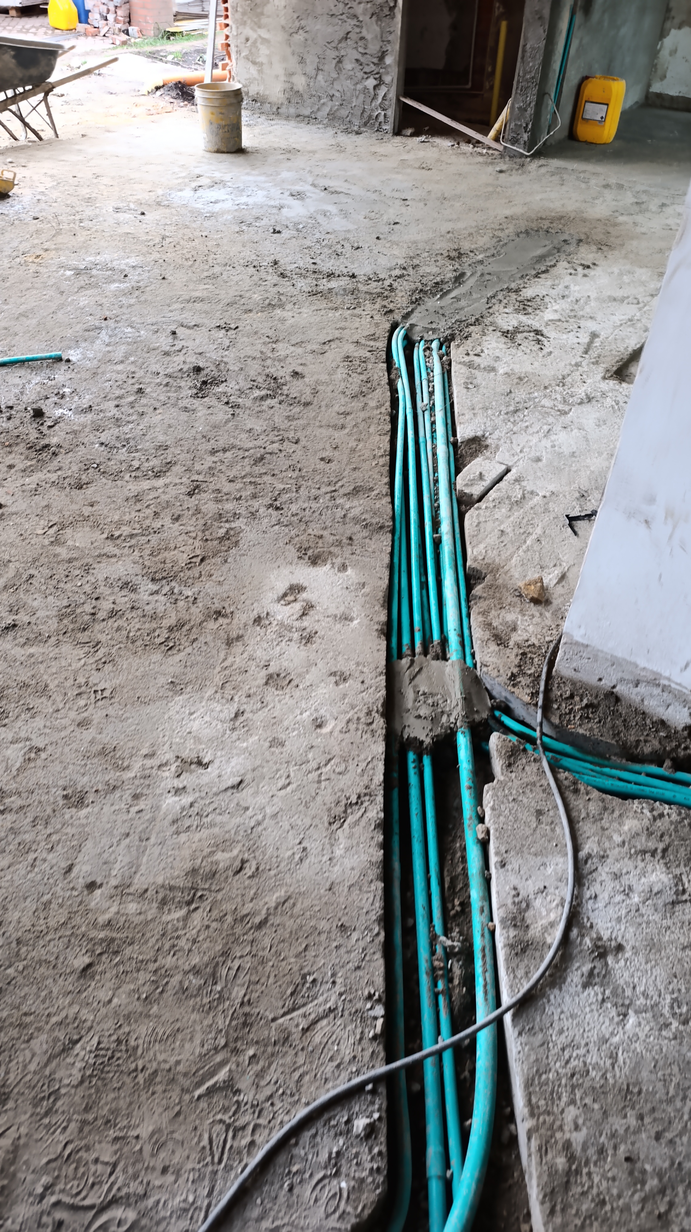Canalizaci&oacute;n para cableado estructurado instalada en obra
